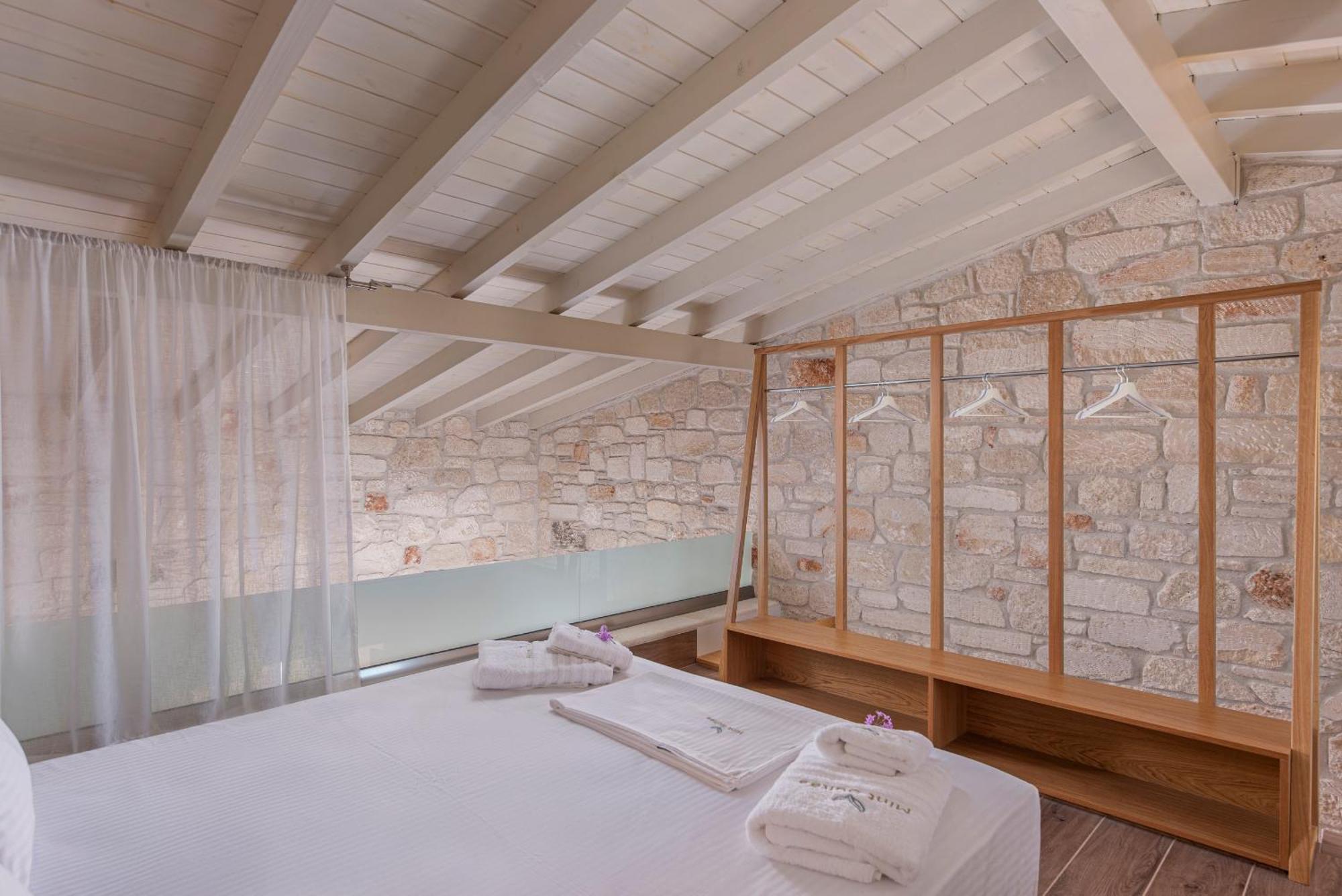 Mint Retreat Suites (Adults Only) Каландра Номер фото