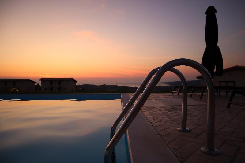 Mint Retreat Suites (Adults Only) Каландра Екстер'єр фото