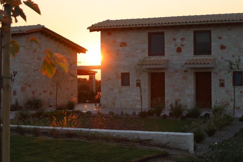 Mint Retreat Suites (Adults Only) Каландра Екстер'єр фото